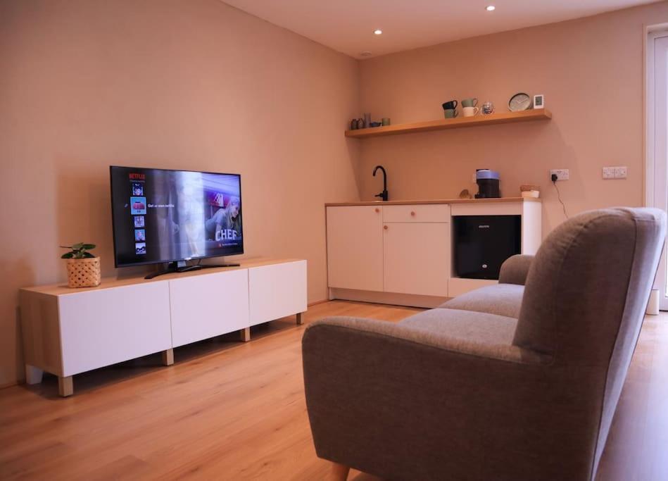 Modern Studio Apartment In Cashel Exterior foto